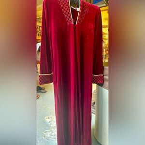 Beautiful vintage velvet robe by Adonna in size small